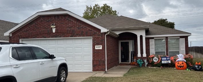 Home with original three-tab shingle roof before replacement